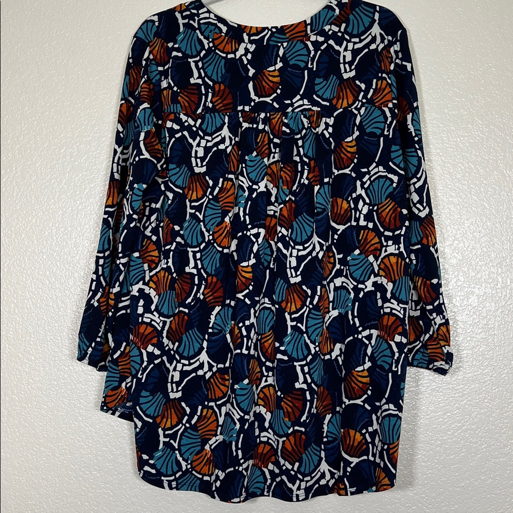 Blue abstract seashell print blouse, size 2X - Picture 7 of 7
